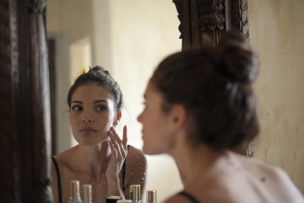 avoid touching after dermal fillers treatment